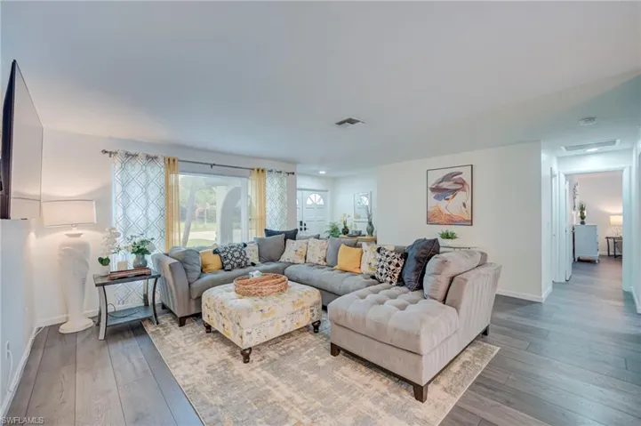 1914 Ottersrest Ln, Cape Coral, Florida 33990