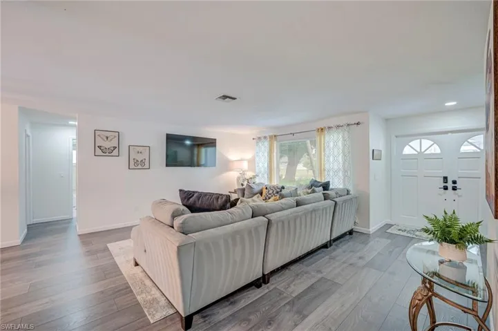 1914 Ottersrest Ln, Cape Coral, Florida 33990
