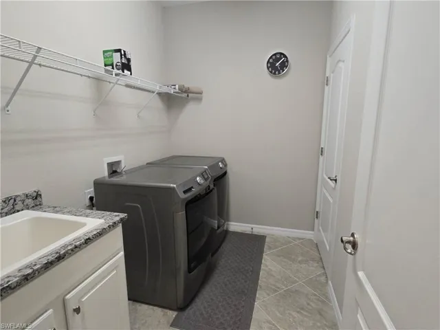 Laundry room with sink
