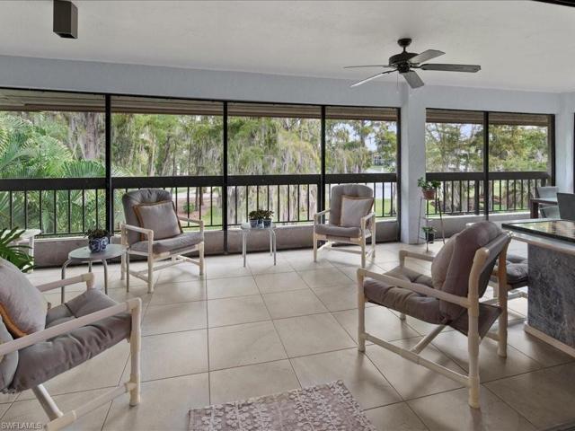 Look out from llivingroom to Lanai