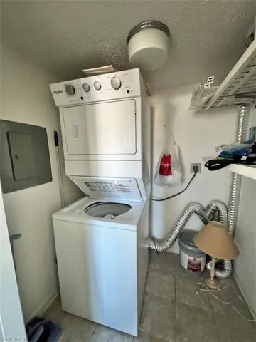 7035  Cedarhurst  DR, Fort Myers, FL 33919