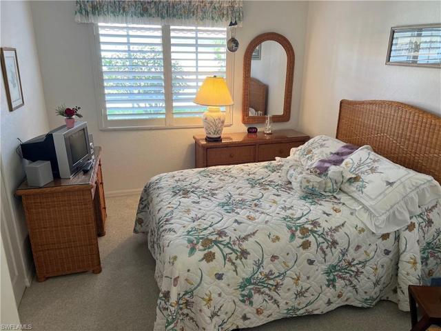 550  Gabriel  CIR, Naples, FL 34104