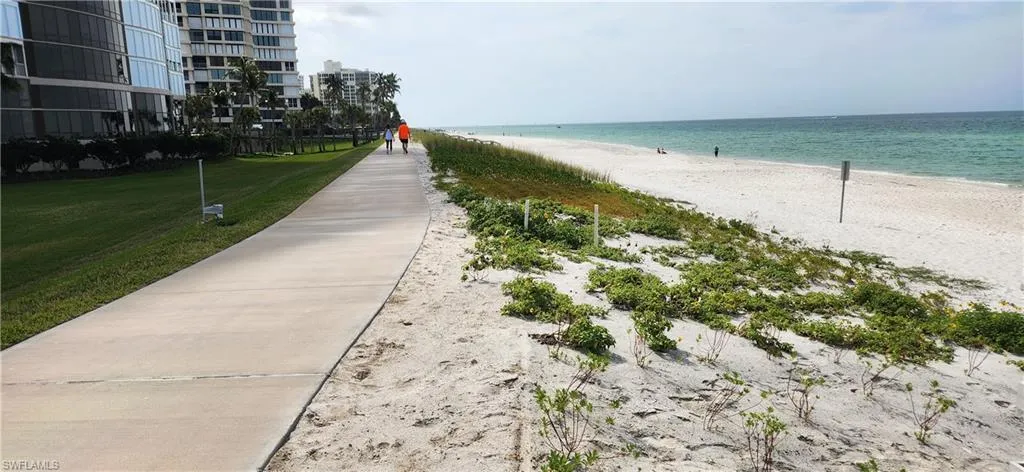 Private 1.3 mile promenade