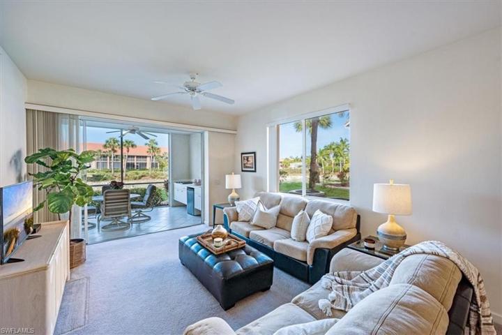 Bright & spacious living room