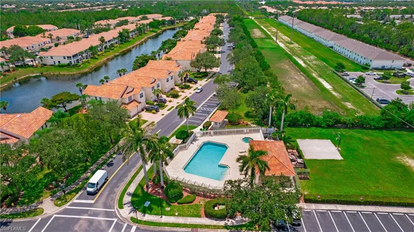 880  Hampton  CIR, Naples, FL 34105