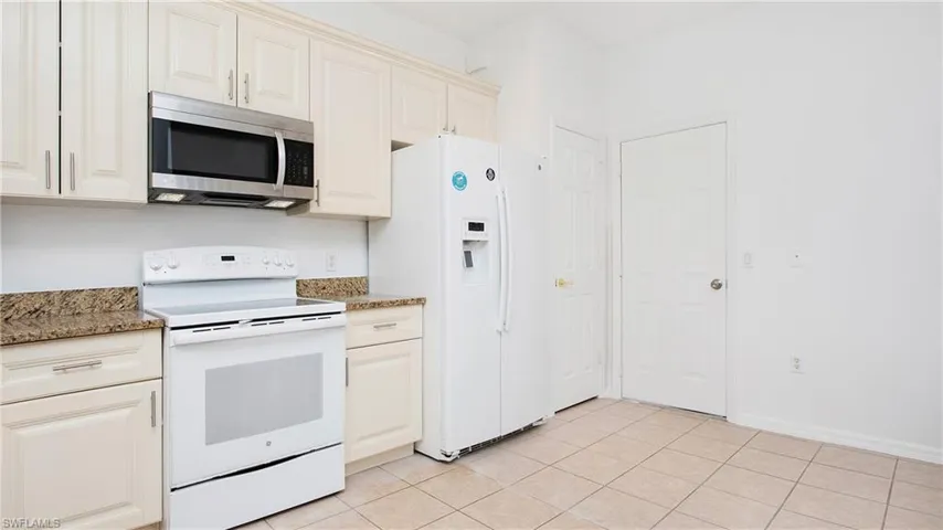 880  Hampton  CIR, Naples, FL 34105
