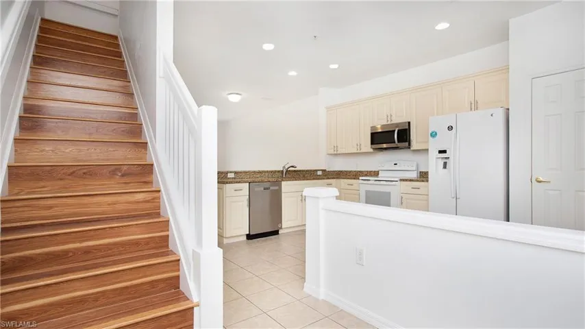 880  Hampton  CIR, Naples, FL 34105