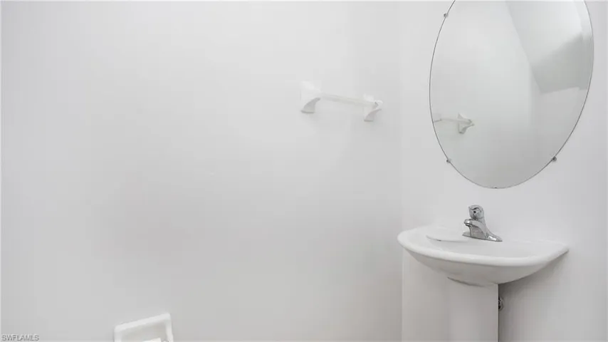 880  Hampton  CIR, Naples, FL 34105