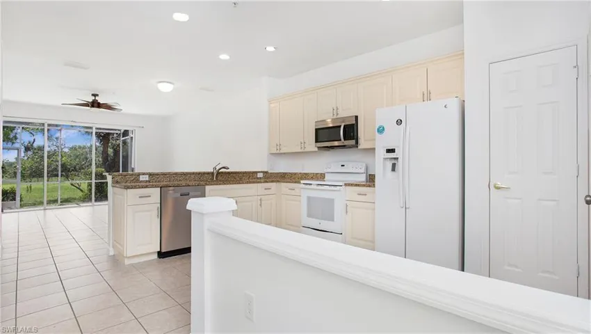 880  Hampton  CIR, Naples, FL 34105