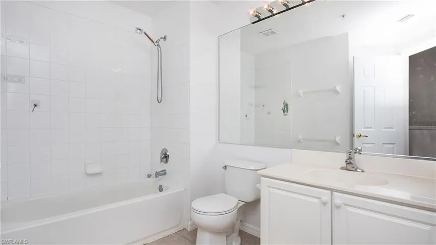 880  Hampton  CIR, Naples, FL 34105