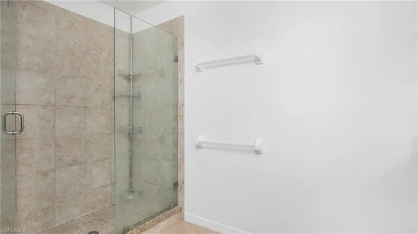 880  Hampton  CIR, Naples, FL 34105