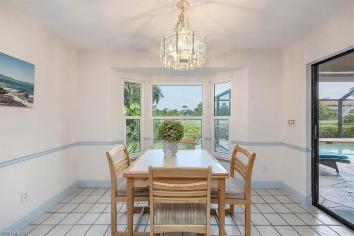eat-in kitchen