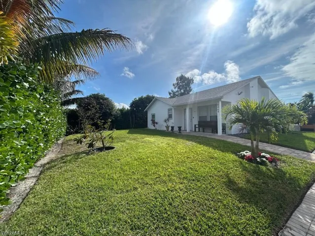 View of grassy yard