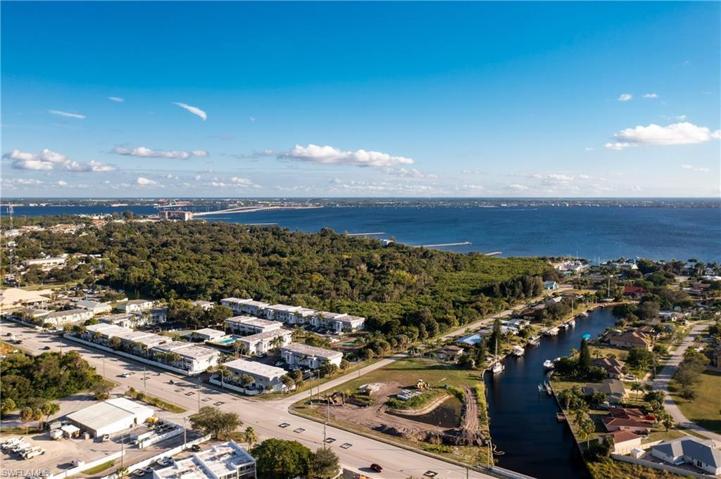 Great location on the north side of the Peace River across from the city of Punta Gorda