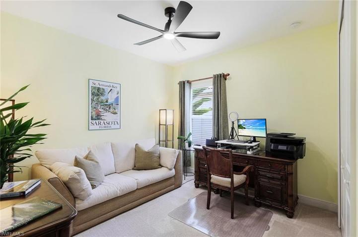 Bedroom / Office