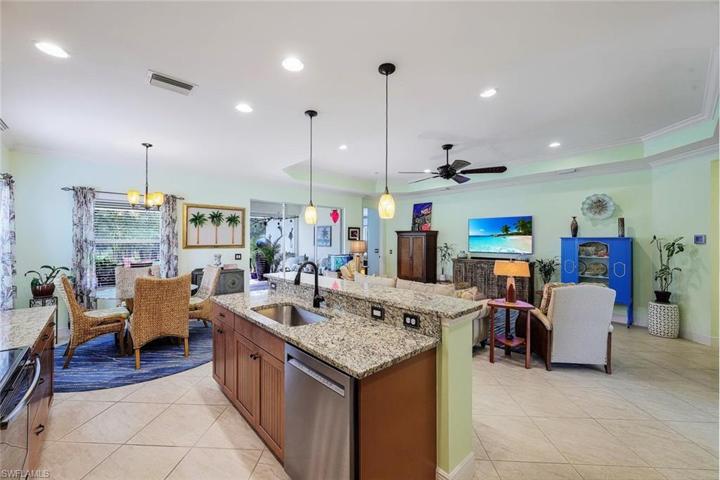 Kitchen & Dining