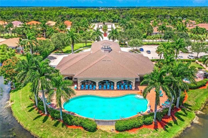 Resort-style Pool