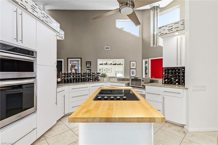Bright, open kitchen, ready for entertaining.