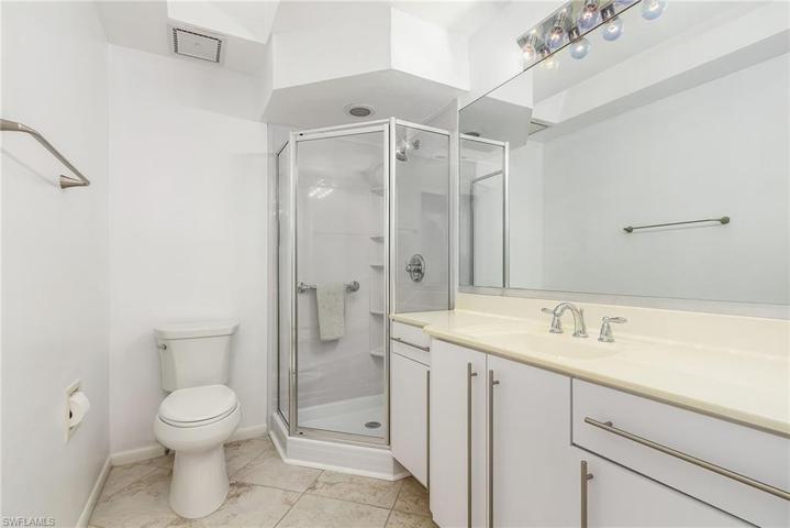 Guest bath for the second bedroom.