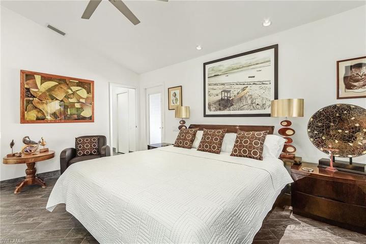 Spacious master en-suite.