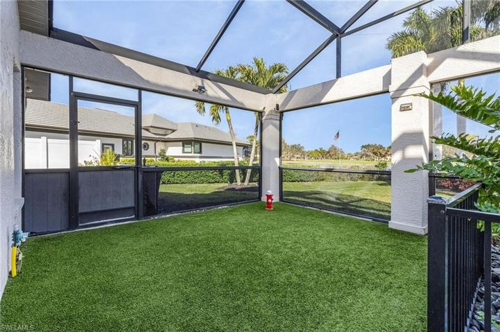 Dog run area. Perfect for your pooch.