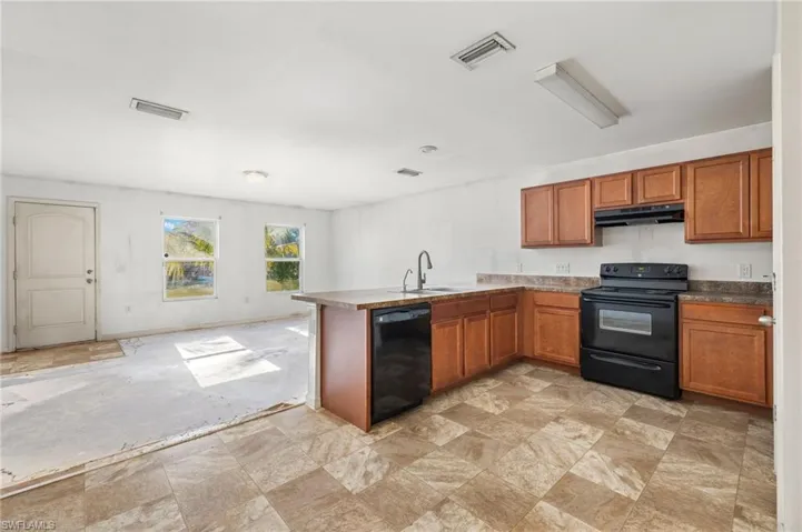 2909 NE 6th  PL, Cape Coral, FL 33909