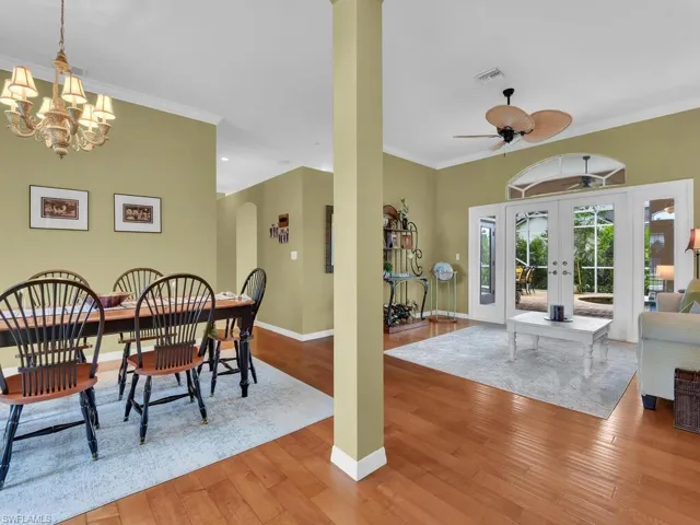 Classic Living Room & Family Room Design