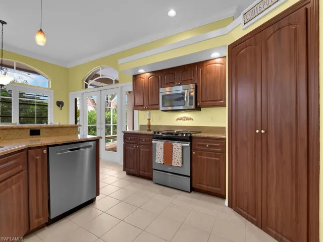 Kitchen w/ Walk-In Pantry