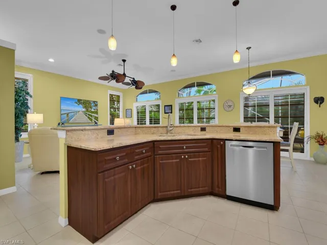 Kitchen w/ Wide Island
