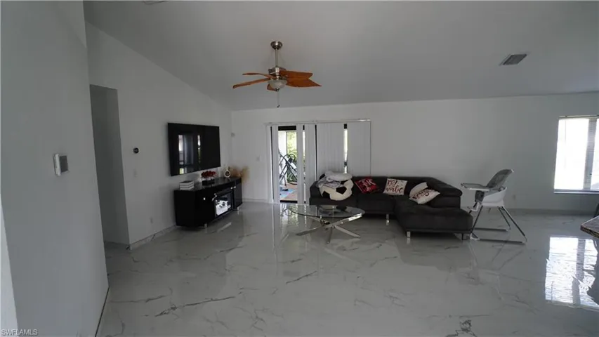 3039 6th Ct, Cape Coral, Florida 33993