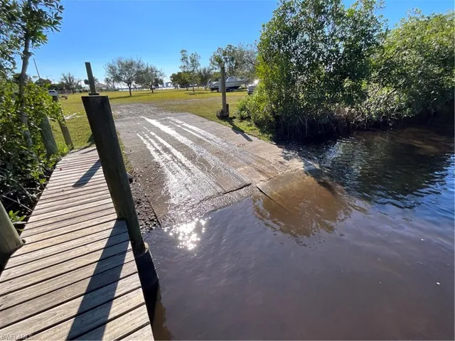 Community boat ramp for your use with low key deposit for exclusive use of owners at Yacht Club Colony only!  Open 24 hours and at your own risk.  Short access to the river just around the corner.
