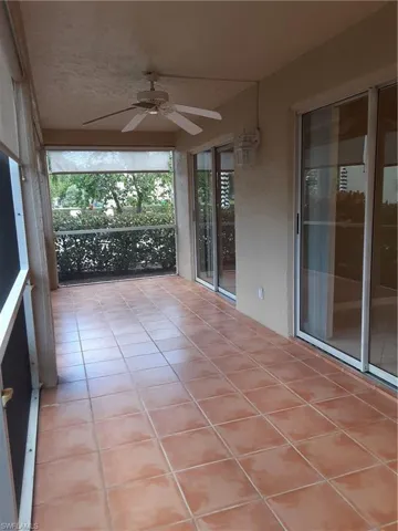 (Unfurnished) Lanai with a wealth of natural light and ceiling fan
