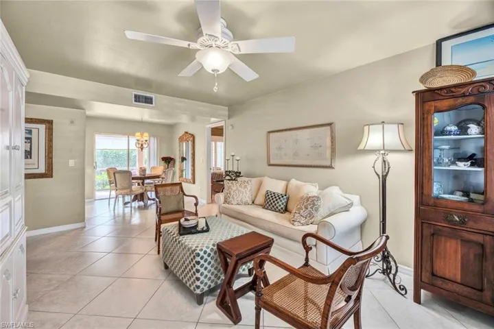 279 Quail Forest Blvd #113, Living Room