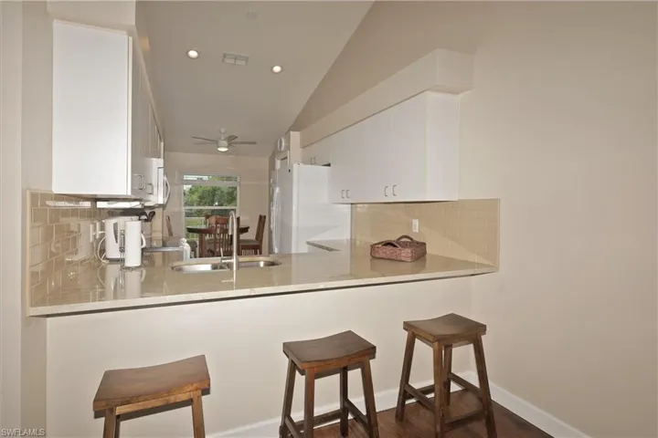 Kitchen breakfast bar