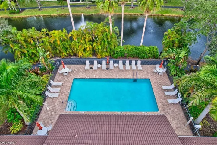 300 Diamond Cir 302, Naples, Florida 34110