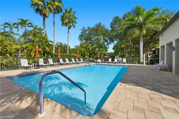 300 Diamond Cir 302, Naples, Florida 34110