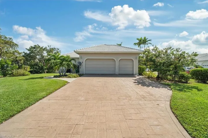 View of front facade with a front lawn and a garage