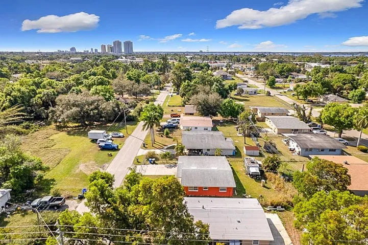 Bird's eye view featuring a residential view and a city view