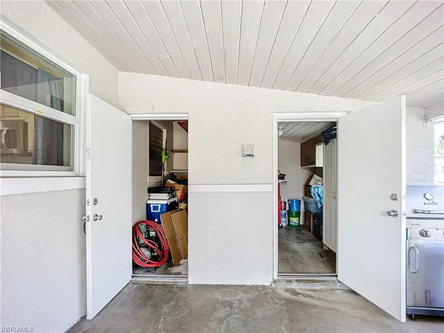 Doorway to property with washer / clothes dryer