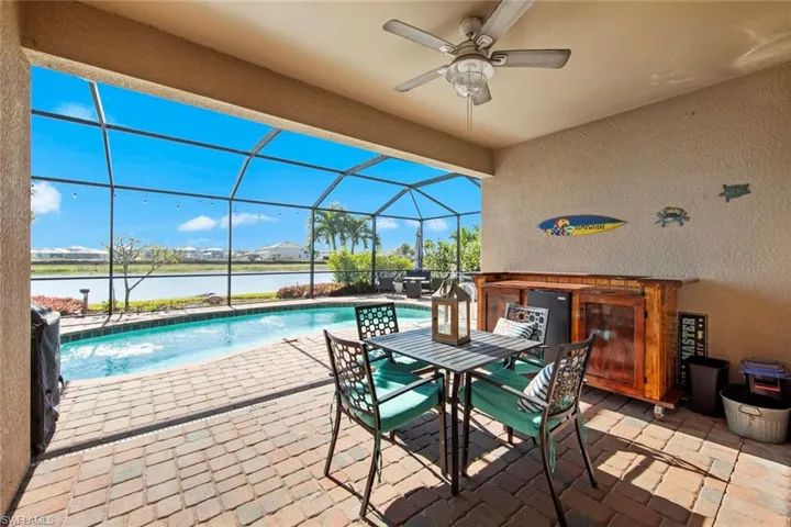 covered seating on lanai