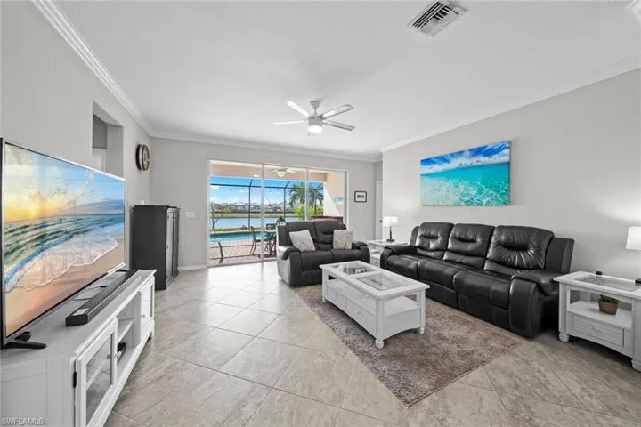 seemless indoor - outdoor flow