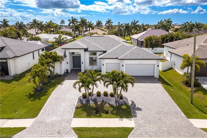 Circular paver driveway, 3 Car Garage