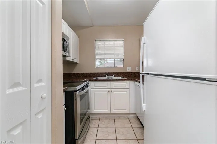 302 Ne 10th Ter, Cape Coral, Florida 33909