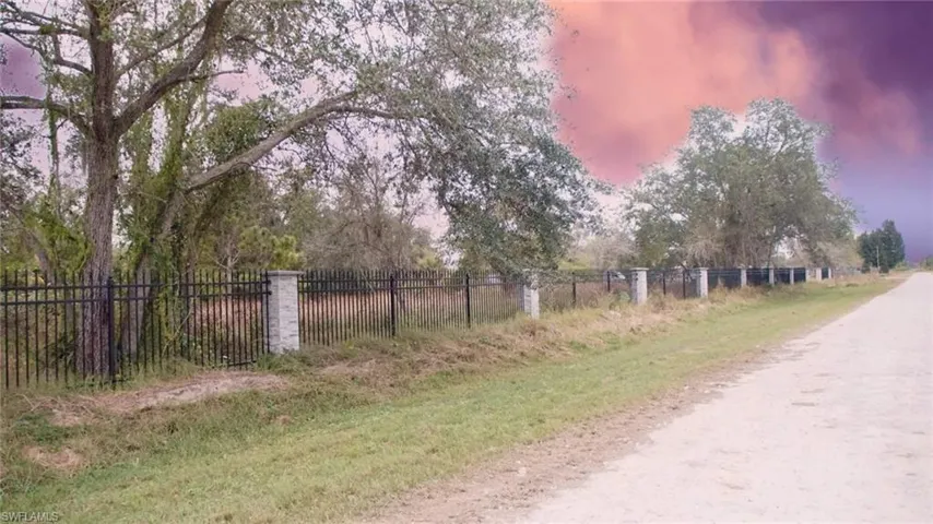 View of dirt / gravel road