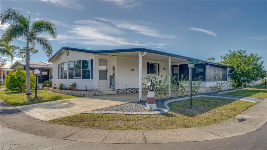 Welcome Home! 121 Lakeside Cir. North Fort Myers, FL 33903