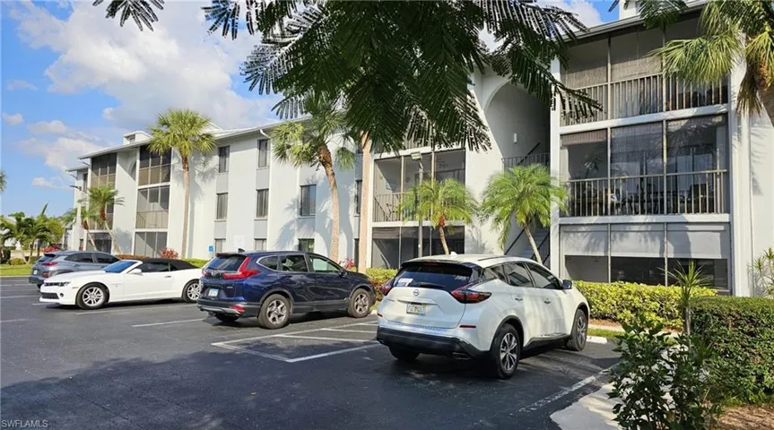 4701 Lakeside Club Blvd - Front