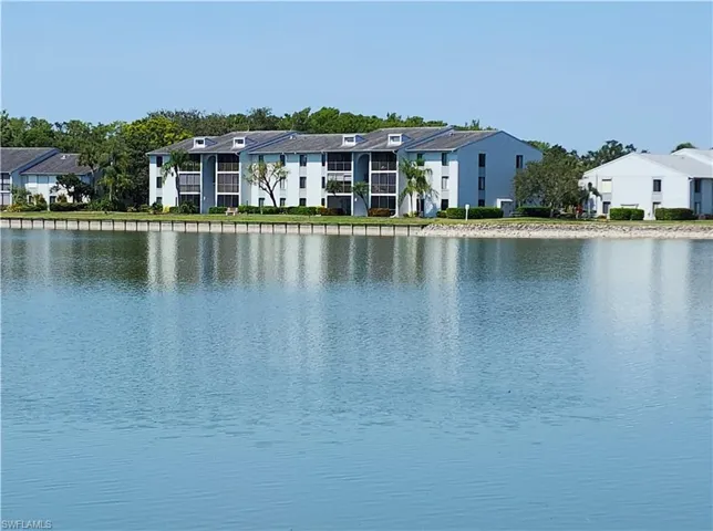 4701 Lakeside Club Blvd - Facing Lake