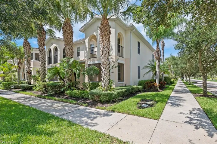 28462 Villagewalk Blvd Bonita Springs FL 34135 - Spanish style townhome with screened front porch and open balcony