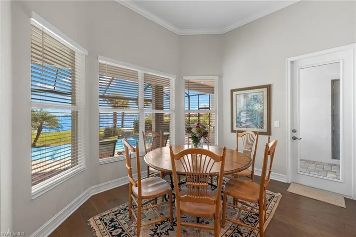 Kitchen dining area