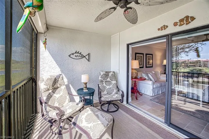 Sunroom / solarium with ceiling fan